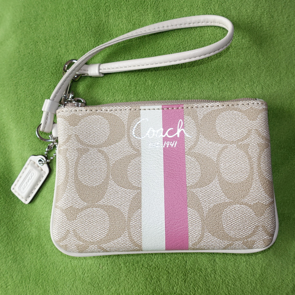 Coach Handbags - Coach Wristlet